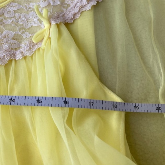 Vintage Canary Yellow Waltz Length Peignoir Set - Picture 13 of 15